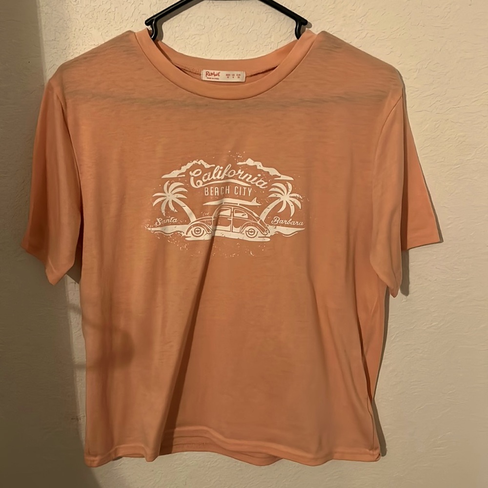Pink t-shirt size medium